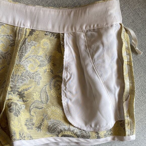 Aritizia Wilfred Flower Jacquard Yellow Silk Pull On Shorts Size 6 - Picture 12 of 12